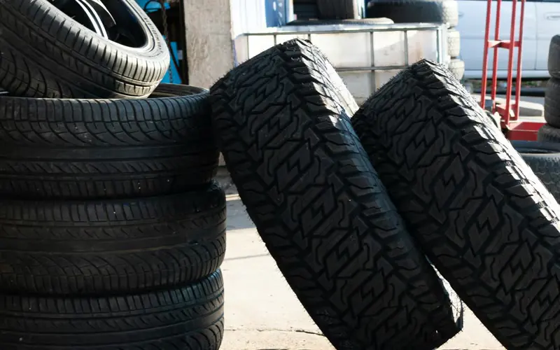 Mobile fitting vs a garage: which is actually better?